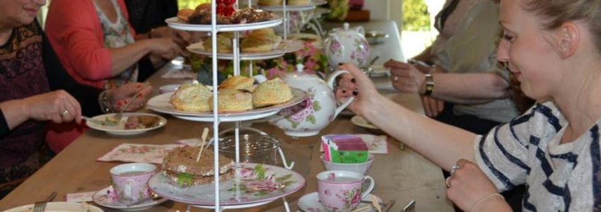 Workshop bloemenkrans maken en high tea